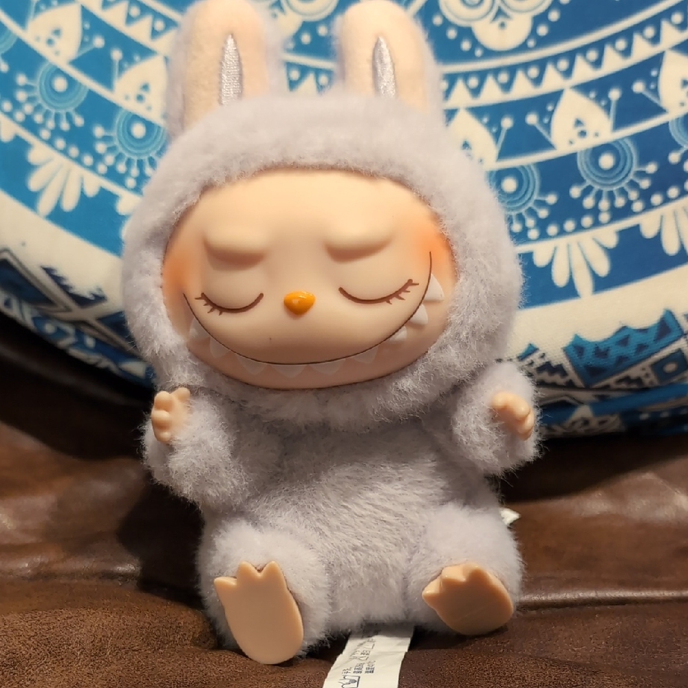 Labubu - Have A Seat Series - GREAT Condition